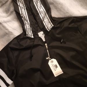 Reflex windbreaker